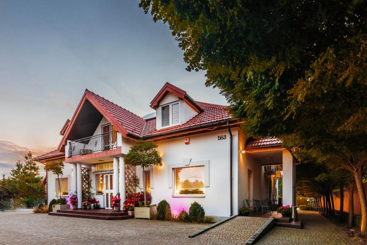 Hubertus Hotel Wola Rzedzinska Exterior photo
