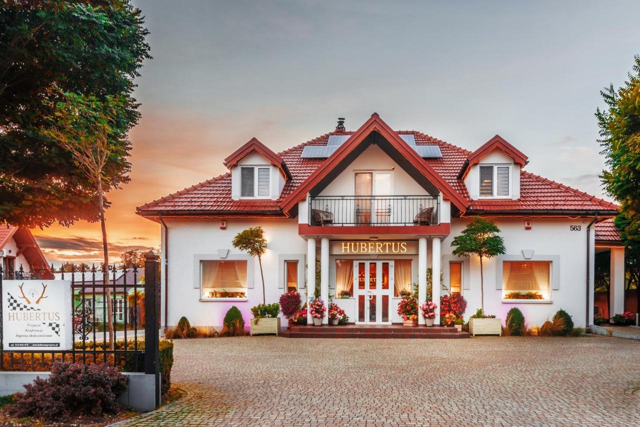 Hubertus Hotel Wola Rzedzinska Exterior photo